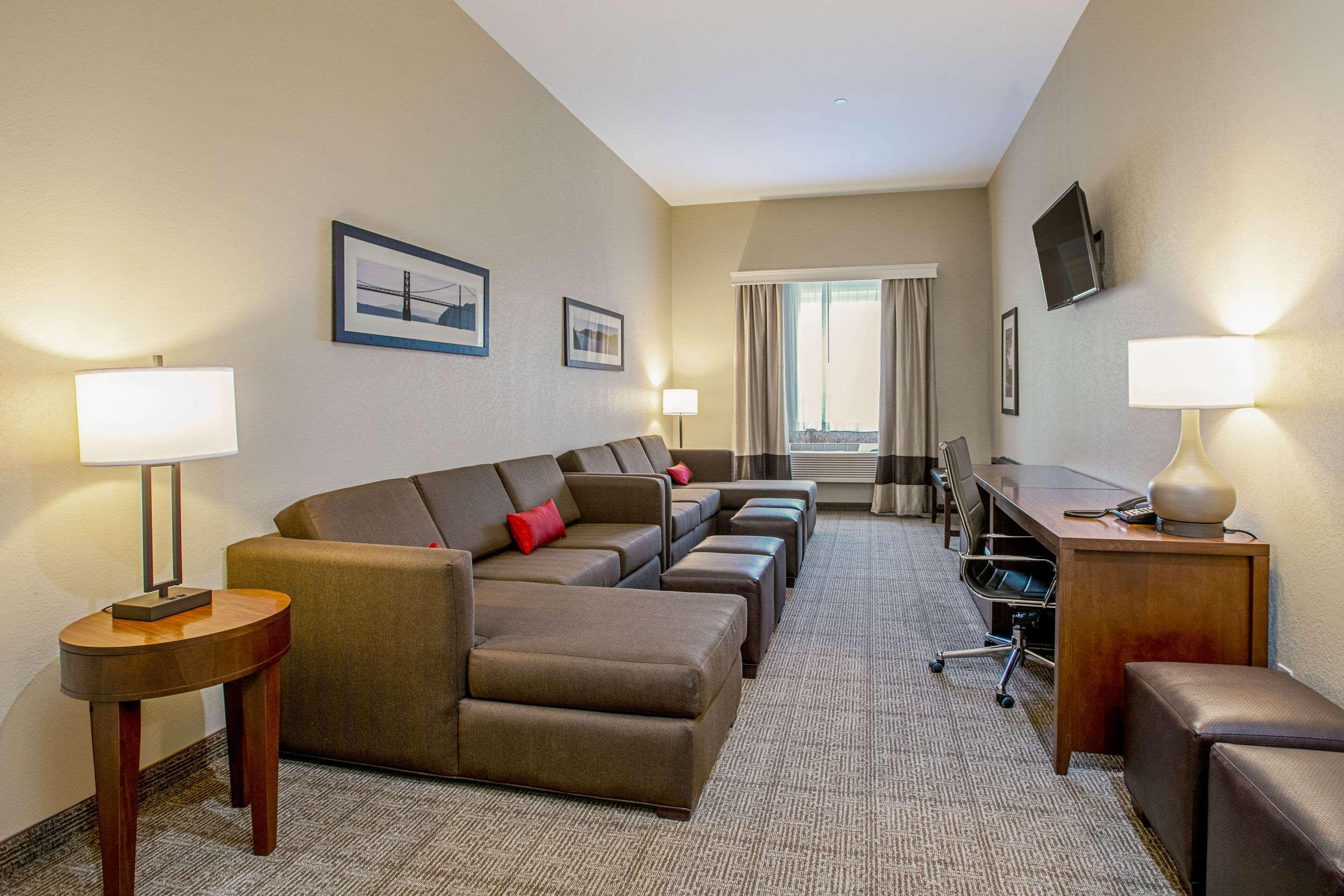 Comfort Suites Fishkill Near Interstate 84 Exterior foto